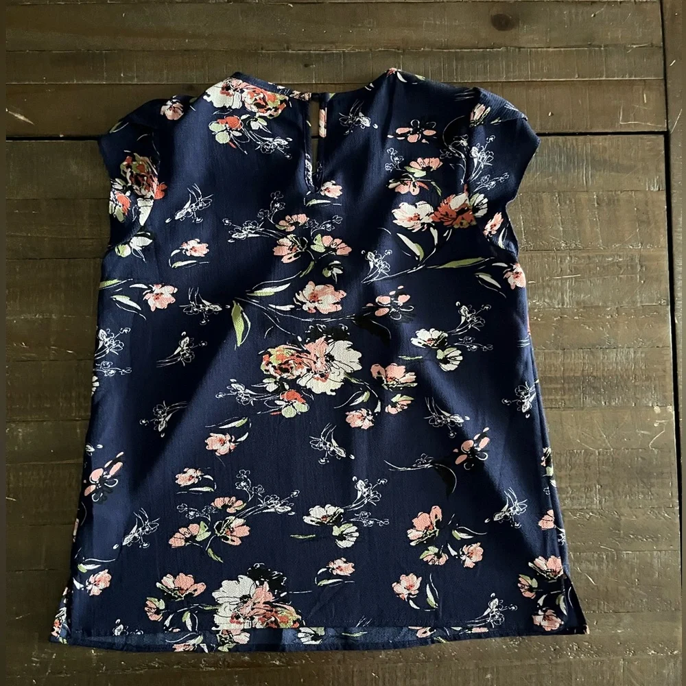 Women’s blouse size small - Picture 4 of 5